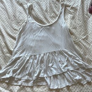 Asymmetrical flowy tank